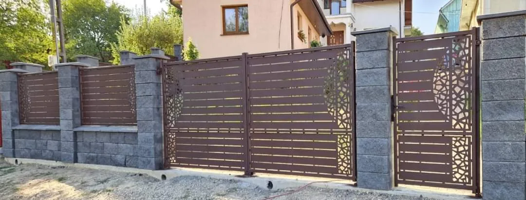 Ansamblu gard, poartă auto și portiță cu decupaj laser geometric-floral, bronz, Alba