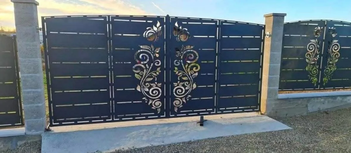 Poartă decupată laser cu motiv floral central, antracit, Alba